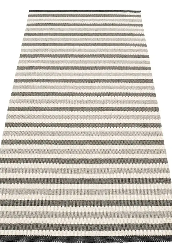 Otroligt fin matta 2025 från Pappelina.