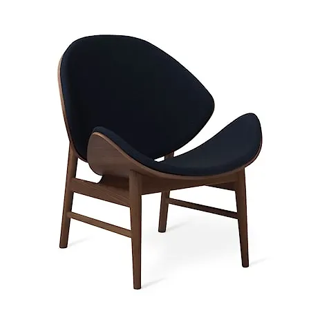 Komfortabel warm nordic fåtölj i blå färg gjord i ek.