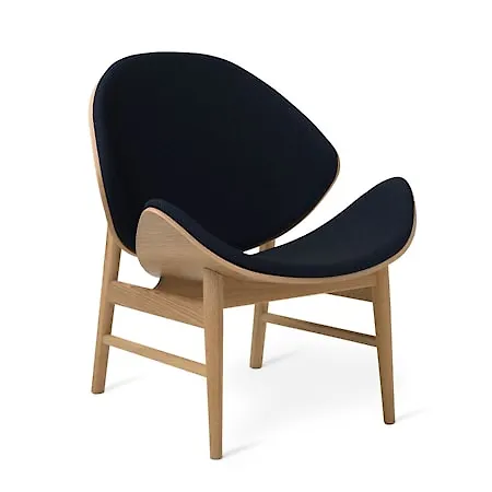 Skön warm nordic fåtölj i blå färg gjord i ek.