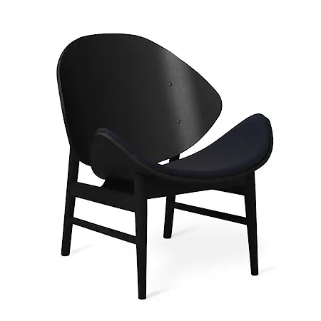 Blå Warm Nordic-fåtölj i ek i otroligt fin modell.