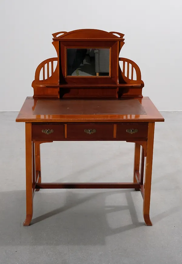 Modern bord som passar bra vid många olika tillfällen.