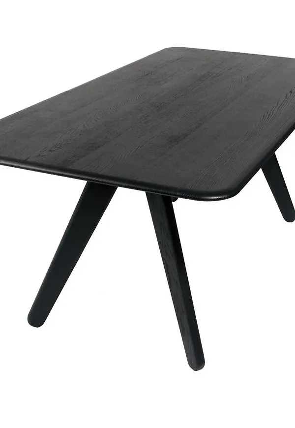 Otroligt snygg ekmatbord 2025 från Tom Dixon.