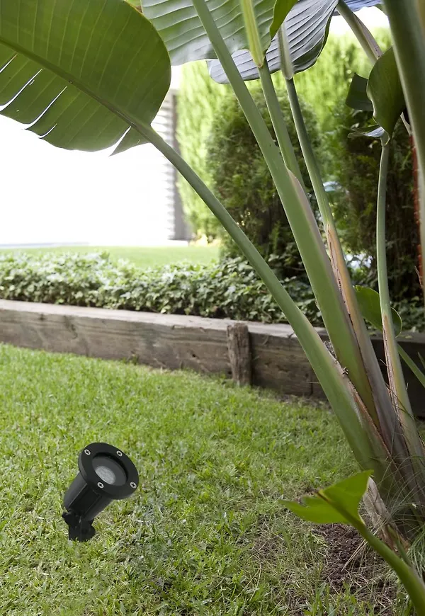 Faro Barcelona aluminiumlampa som passar perfekt till sommaren 2025!