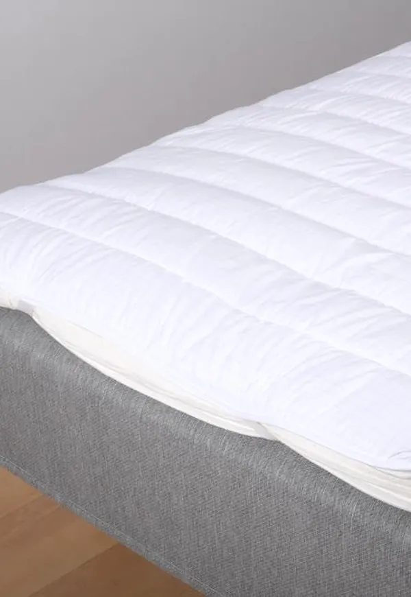 Fantastiskt snygg Säng som passar bra vid många olika tillfällen.