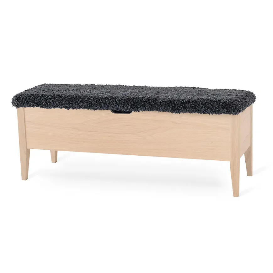 Vacker bänk i ek 2025 från Torkelson.