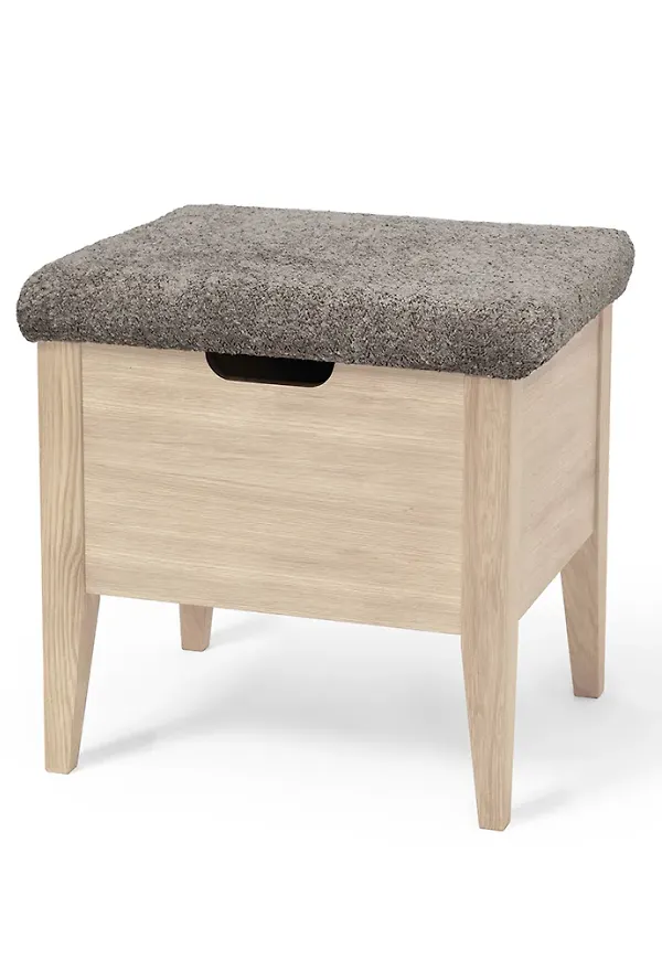 Skön bänk i ek från Torkelson.