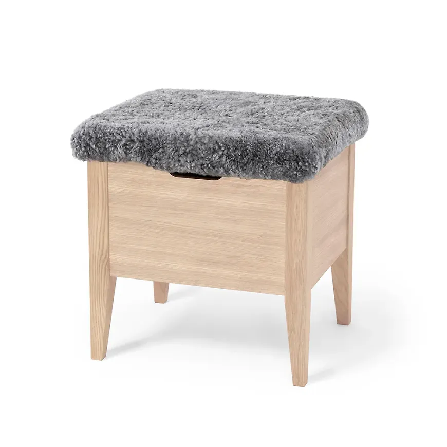 Komfortabel bänk i ek 2025 från Torkelson.