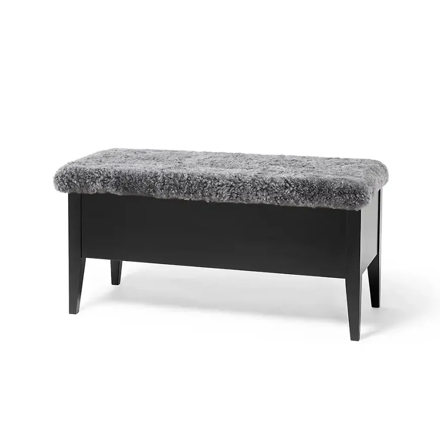 Stilren svart bänk 2025 från Torkelson.