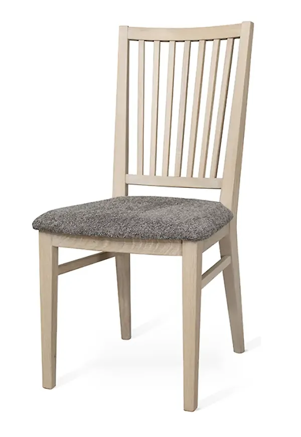 Moderiktig stol i ek från Torkelson.