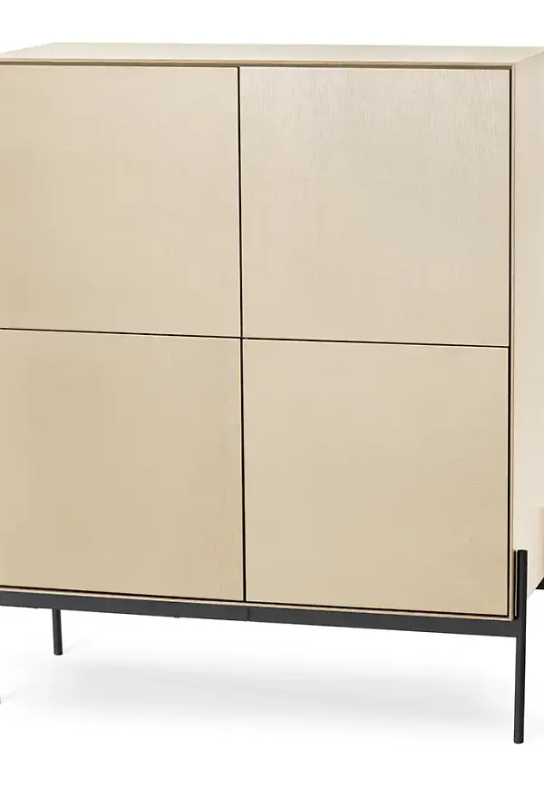 Supersnygg torkelson bord i svart färg gjord i ek.