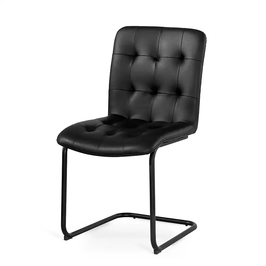 Snygg svart stol i läder från Torkelson.
