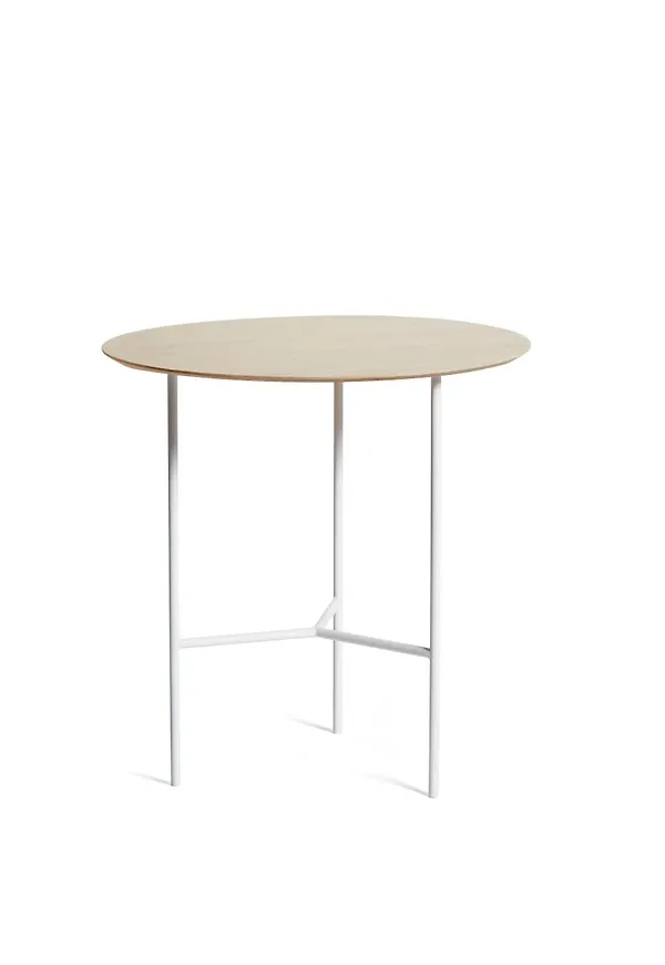 Sidobord i ek som passar perfekt till sommaren 2025!