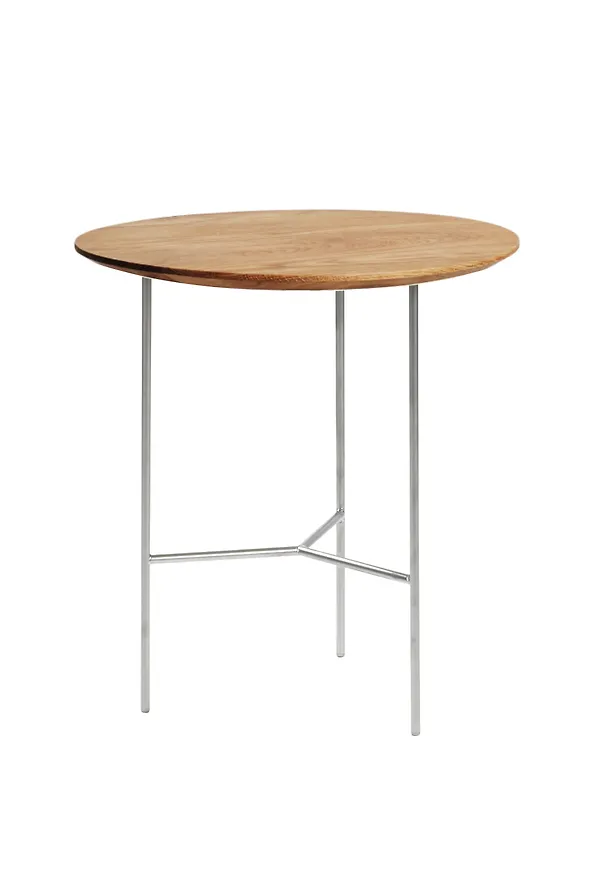 Sidobord i ek som passar perfekt till sommaren 2025!