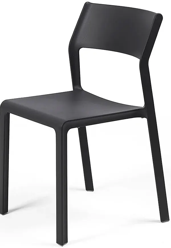 Riktigt snygg Stol som passar bra vid många olika tillfällen.