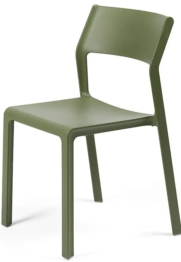 Superfin stapelstol i grönt från Brafab.