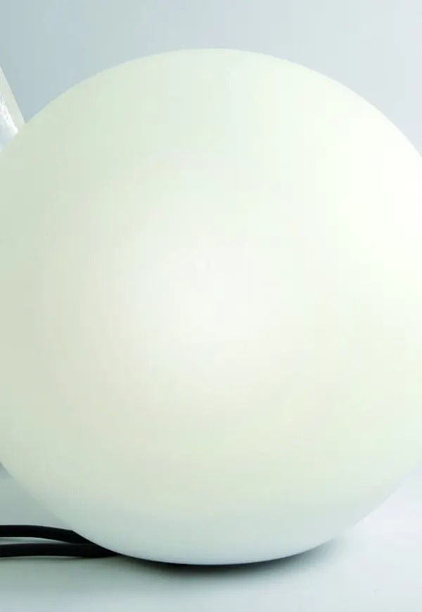 Moderiktig Lampa som passar bra vid många olika tillfällen.