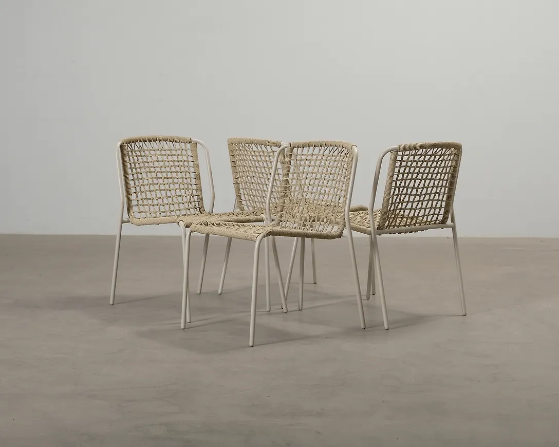 Trendig Stol som passar bra vid många olika tillfällen.