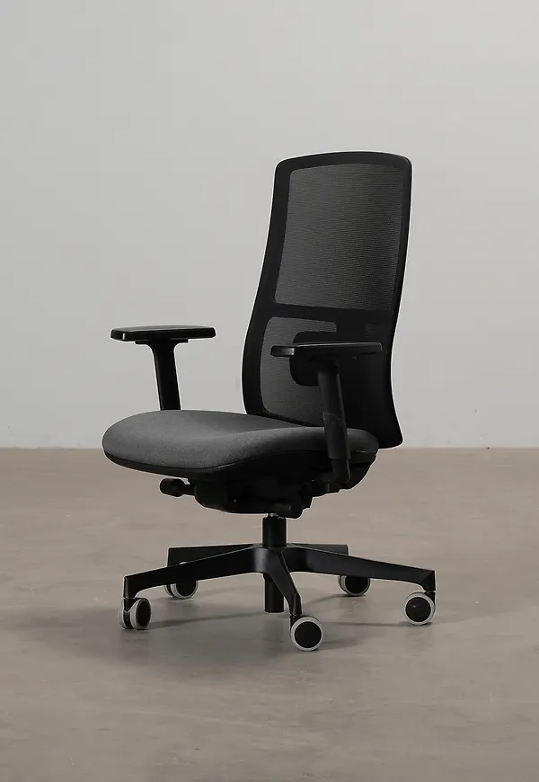 Superfin Stol som passar bra vid många olika tillfällen.