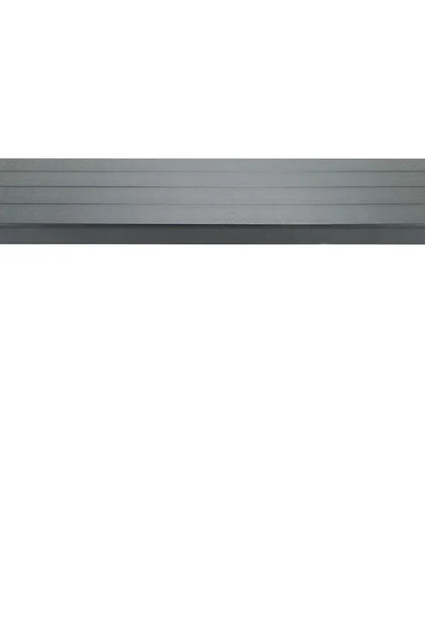 Moderiktig trädgårdsbord i svart färg gjord i aluminium.