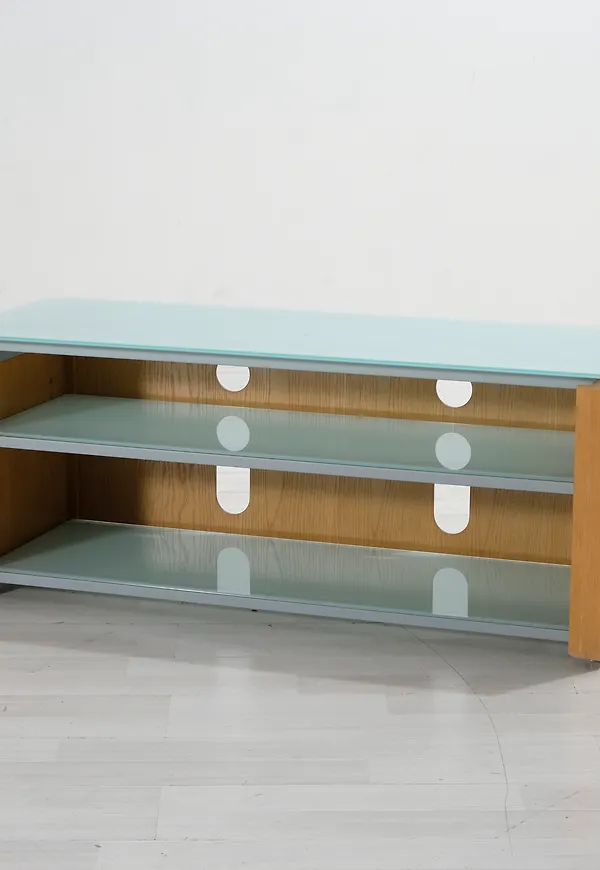 Cool bänk i valnöt från No brand.