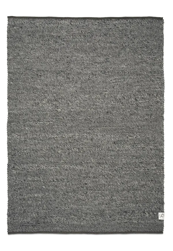 Riktigt fin Matta som passar bra vid många olika tillfällen.