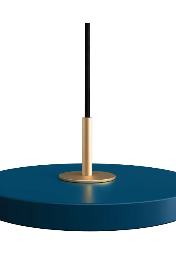 Trendig taklampa 2025 från UMAGE.