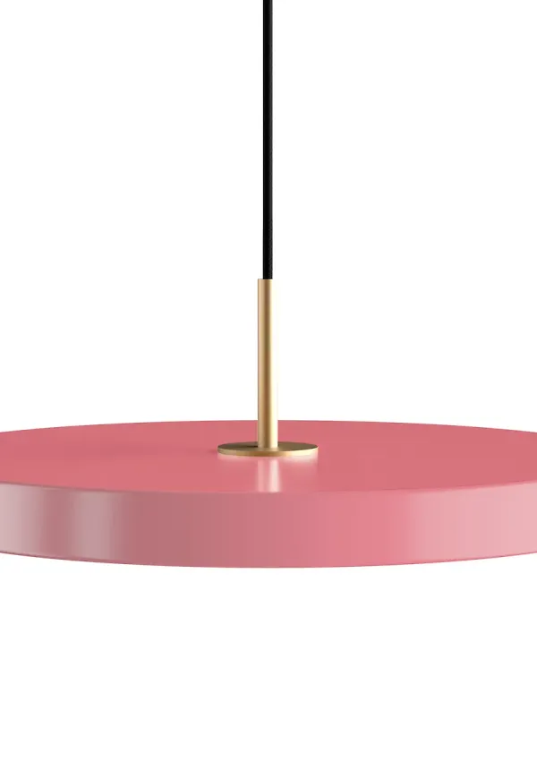 Stilren Lampa som passar bra vid många olika tillfällen.