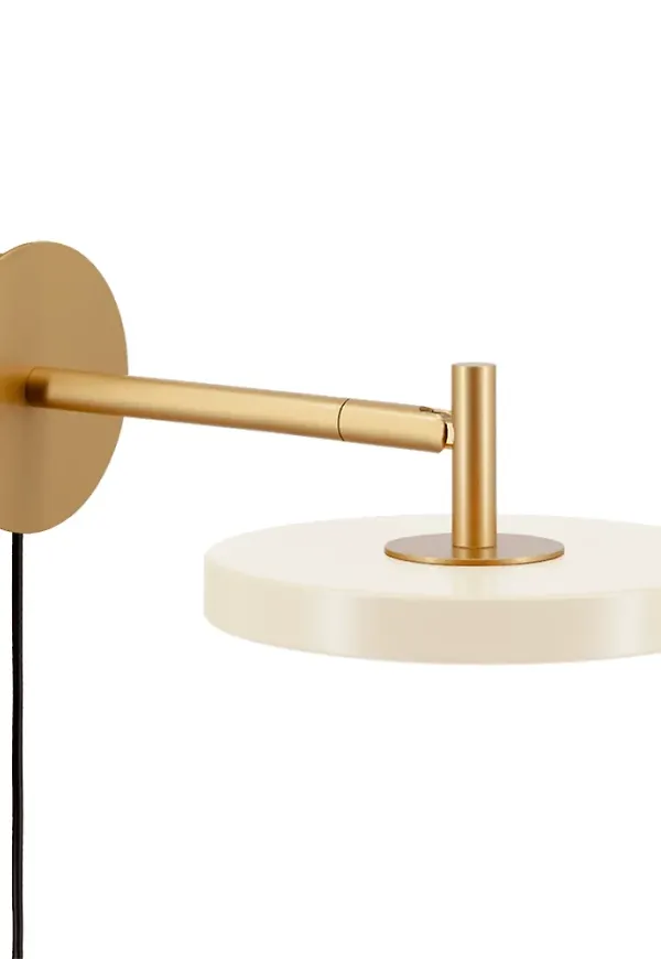 Vacker vägglampa 2026 från UMAGE.