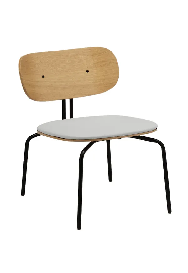 Stilren loungestol 2026 från UMAGE.