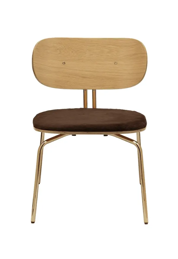 Fantastiskt snygg loungefåtölj i ek från UMAGE.