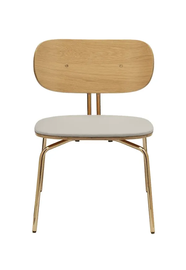 Trendig fåtölj i ek 2026 från UMAGE.