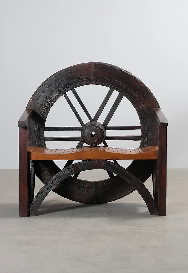 Trendig brun bänk 2025 från No brand.