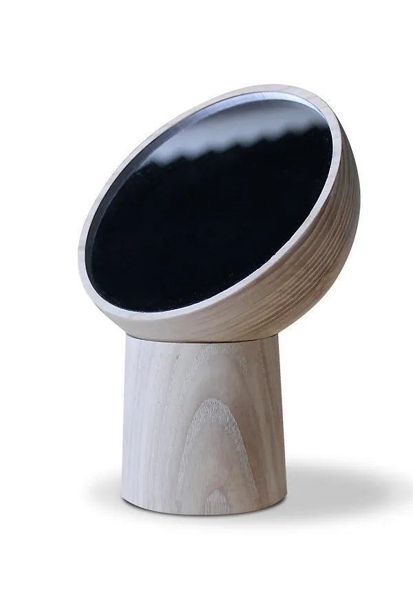 Jättesnygg spegel 2025 från Unna Trä.