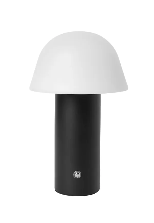 Jättesnygg järnlampa 2026 från Mano Atelier.