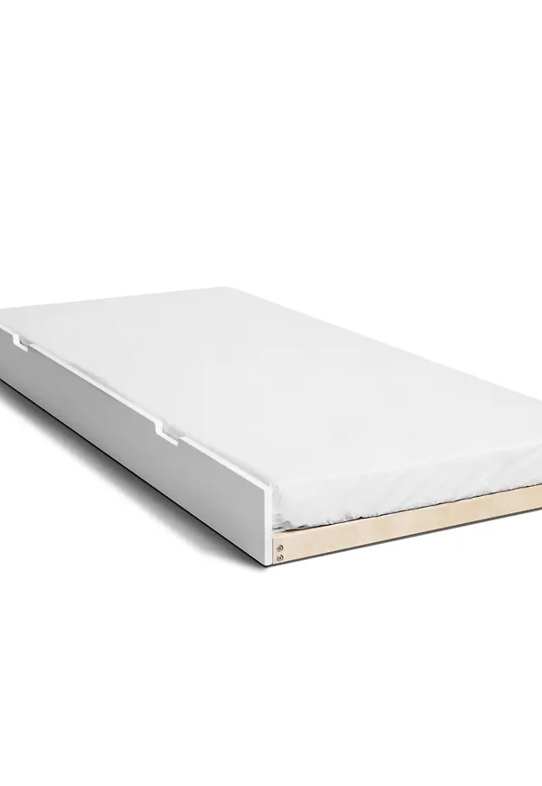 Klassisk Säng som passar bra vid många olika tillfällen.