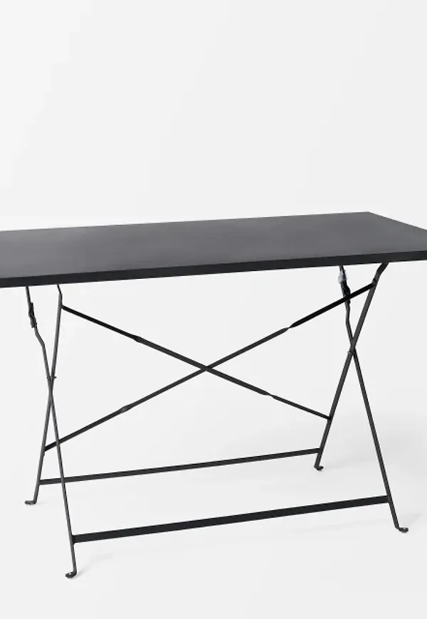 Svart Åhléns-utomhusbord i snygg modell.