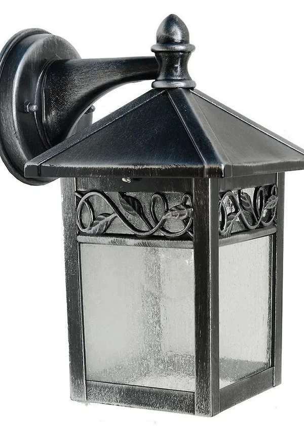 Smickrande lampa i svart färg gjord i aluminium.