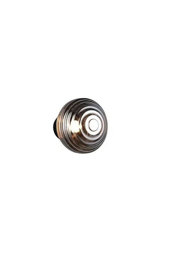 Grå Trio Lighting-sovrumslampa i riktigt trendig modell.