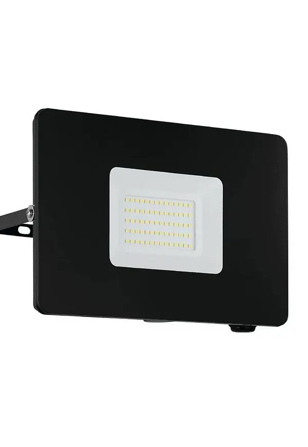 Svart Eglo-aluminiumlampa i fantastiskt fin modell.