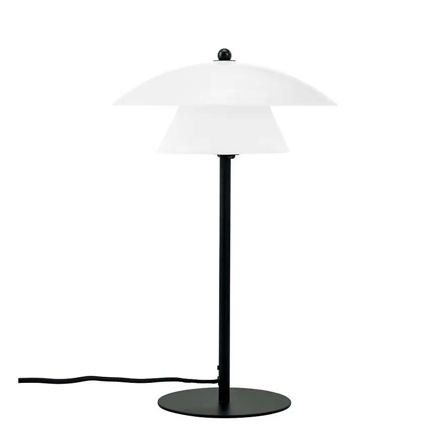 Riktigt trendig bordslampa 2025 från Dyberg Larsen.