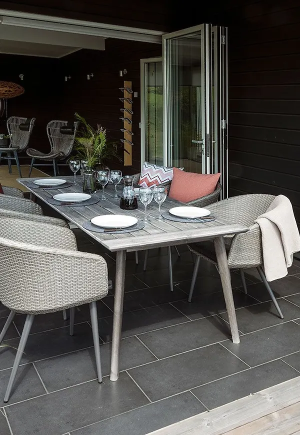 Snygg stol i aluminium från Hillerstorp.