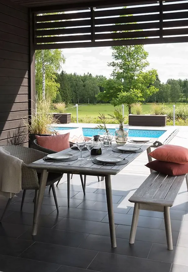 Ikonisk aluminiumstol 2026 från Hillerstorp.