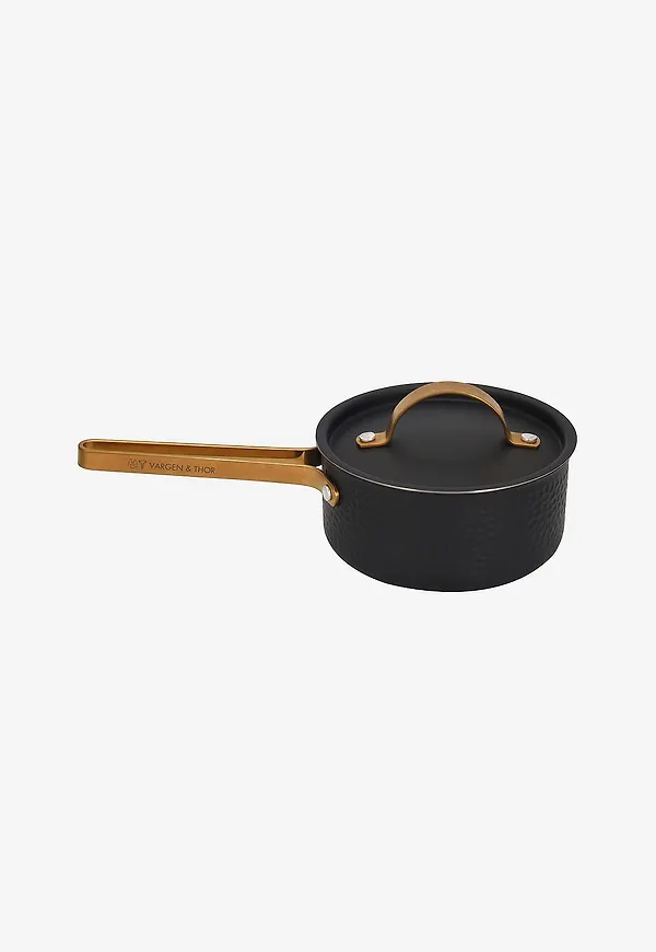 Fantastiskt snygg sauteuse 2026 från Vargen & Thor.