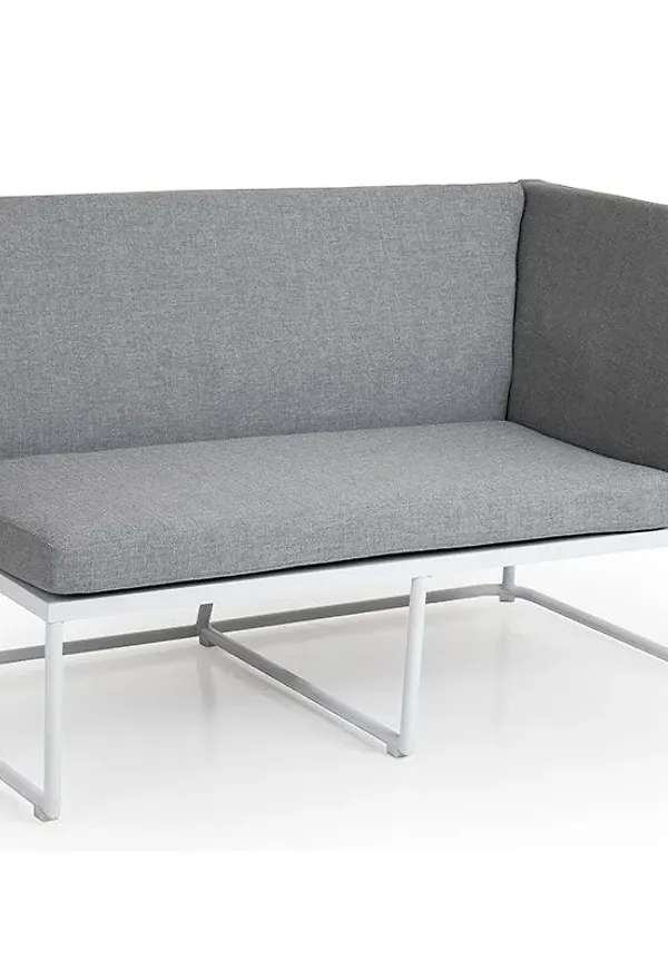Vit Brafab-soffa i söt modell.