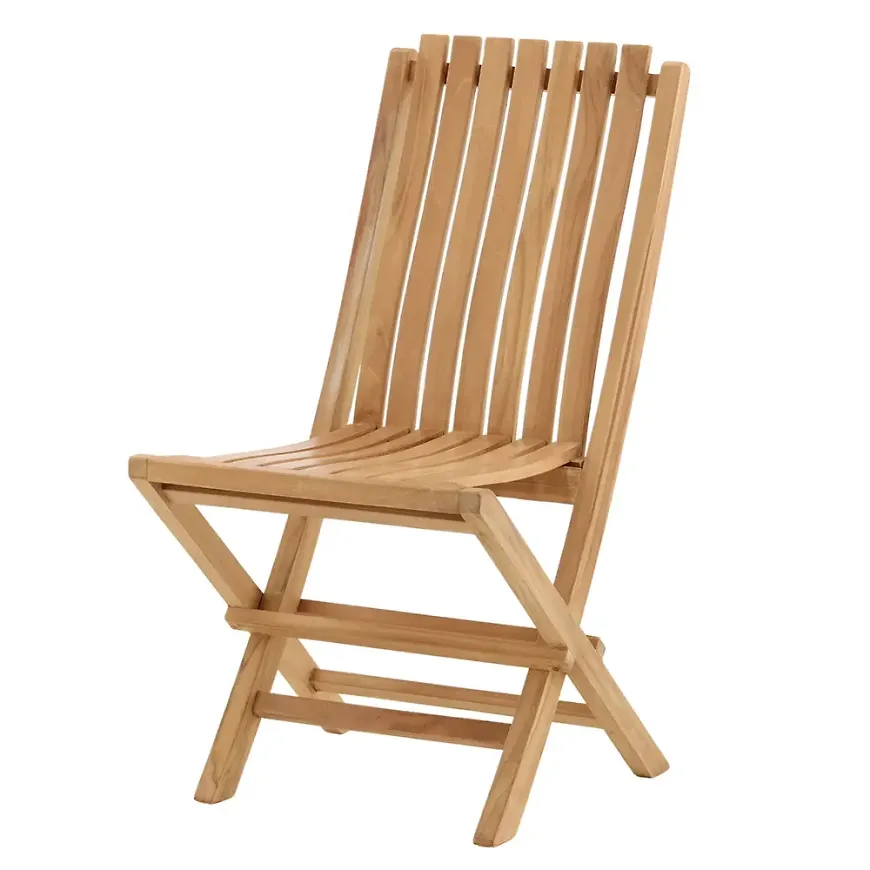 Jättesnygg fällstol i teak från Venture Design.