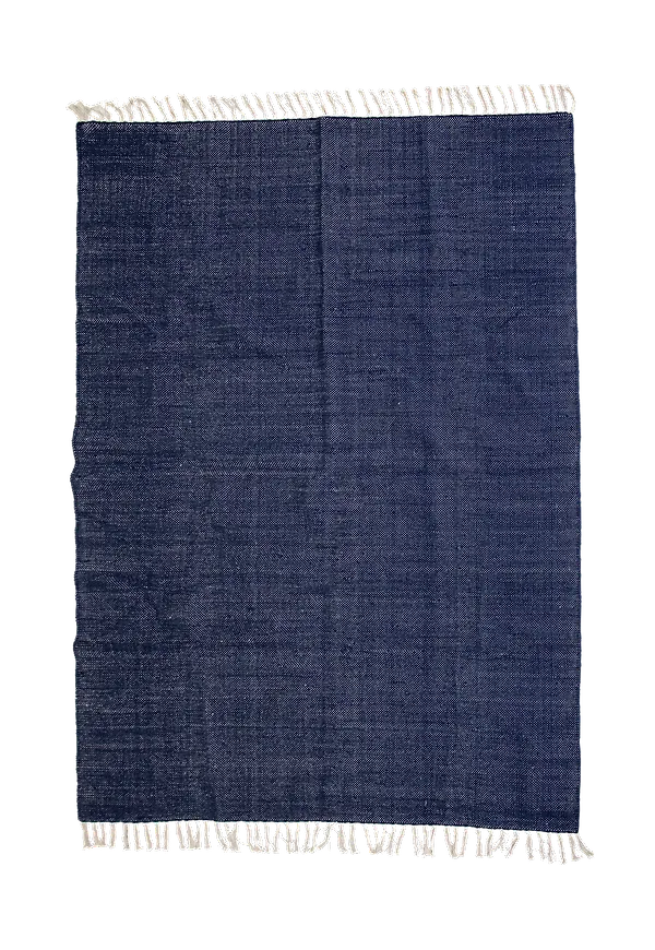 Vacker halkskyddsmatta i blå färg gjord i bomull.