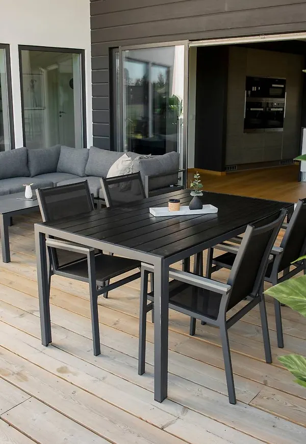 Mysig matbord 2025 från Venture Home.