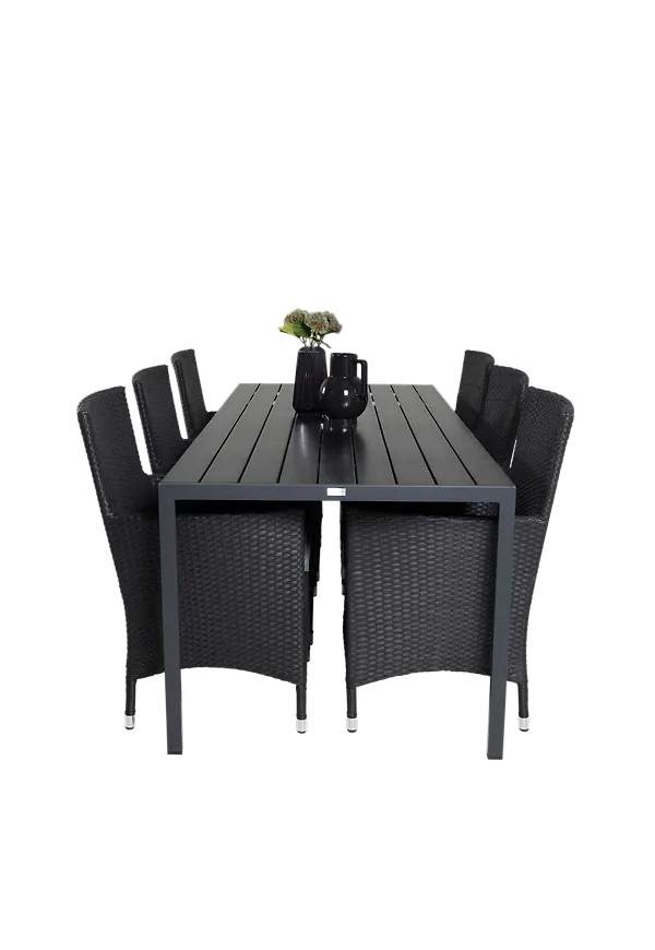 Otroligt fin matbord 2025 från Venture Home.