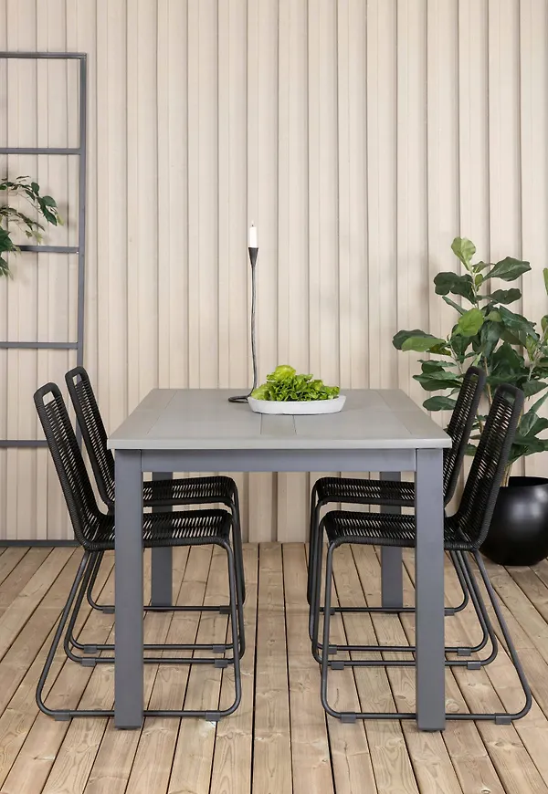 Fin Stol som passar bra vid många olika tillfällen.