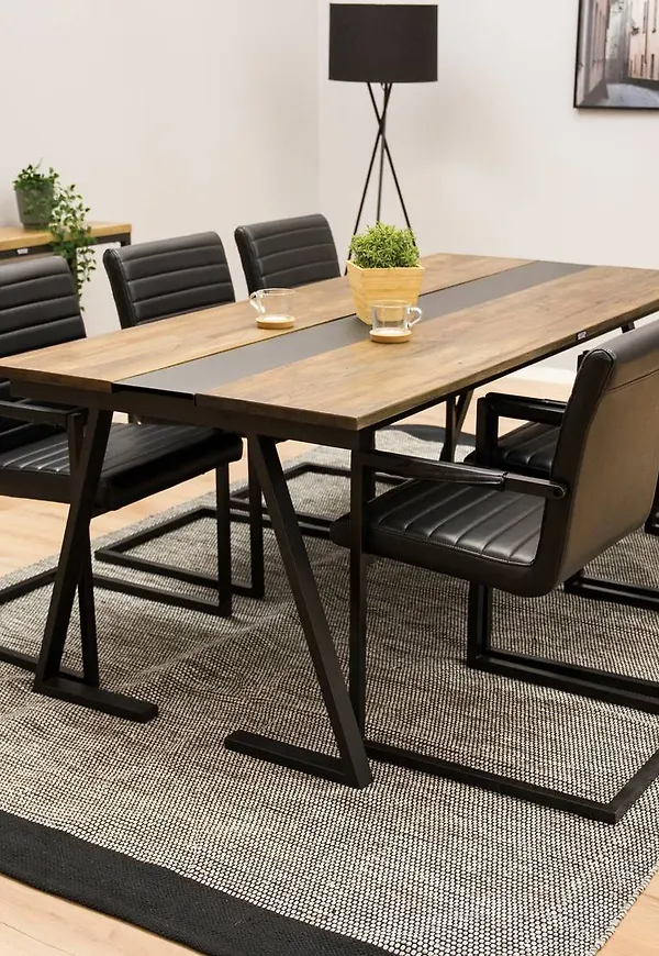 Teakbord som passar perfekt till våren 2025!